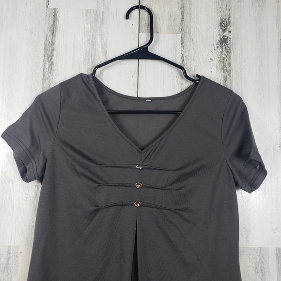 3/$15 unbranded gray short sleeve asymmetrical tshirt women's size medium - Picture 2 of 8